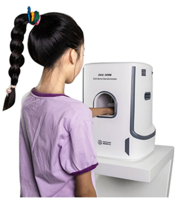 a girl using bone screening. pinyuan pdexa